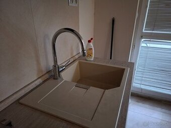 Predam kameninovy drez s bateriou