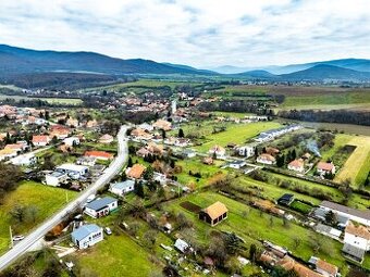 Výnimočný pozemok na predaj v Čaradiciach – ideálny na komer