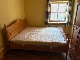 Masivní zdobená ložnice (3428)