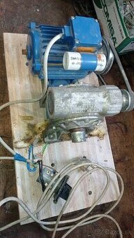 Predám elektromotor s prevodovkou