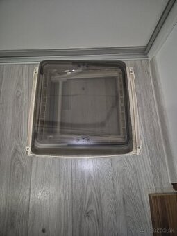 Stresne okno karavan