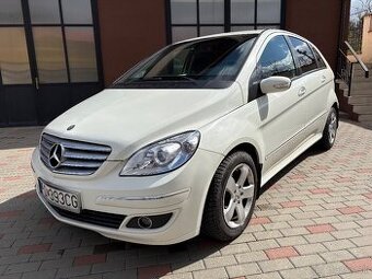 Mercedes B