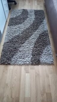 Hnedý koberec