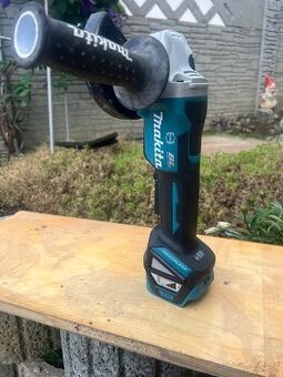 Makita DGA517