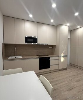 Trnava - Kompletne zrekonštruovaný 2-i byt s predzáhradkou