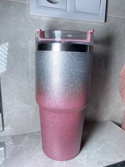 Ružový lesklý termohrnček 650 ml – nový & štýlový