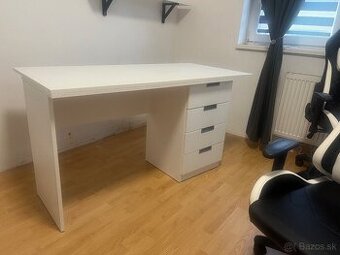 Pisací stôl
