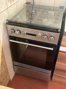 Plynový sporák s elektrickou rúrou