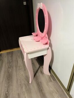 Detský  kozmetický stolík,drevené malovatka zdarma k stoliku