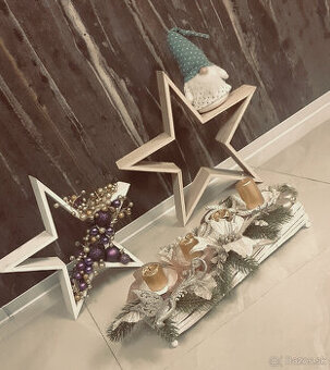 adventný vianočný sviatočný veniec   +  ozdobné hviezdy z dr - 1