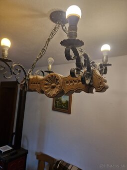 Vyrezávaný dubový luster