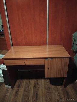 Písací stôl