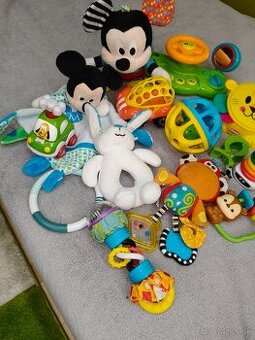 Mix hračiek pre babatka