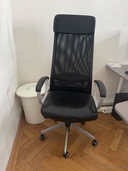 Kancelárska stolička IKEA MARKUS trochu poskodena