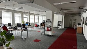 Celok kancelárií v blízkosti Klientskeho centra, Trnavská ce