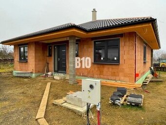 4 izbová novostavba /661m2 pozemok / Zbehy