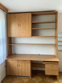 Darujeme skrinky, písací stôl a šatníkovú skriňu za odvoz