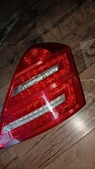 Predám zadné svetlo Mercedes-Benz w221 (pravé)