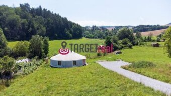 Pozemok s výhľadom na hrad – 571m² pokoja a prírody v Brezan