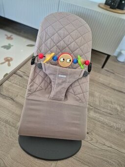 Hojdacie kreslo BabyBjorn s hrazdickou