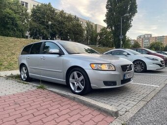 VOLVO V50 D5