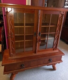 PEKNÁ STARÁ VITRÍNKA