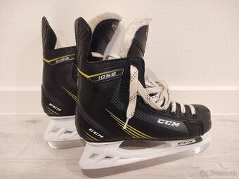 Hokejové korčule CCM 1052.
