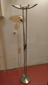 stojaca lampa