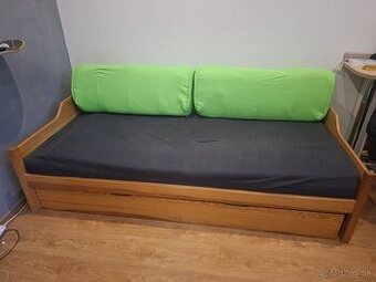 Rozkladacie postel s madracmi a opierkami