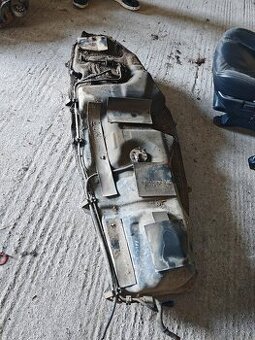 Predám palivová nádrž diesel Toyota rav 4