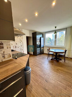 Prenájom 3 izb.byt Chrenová, balkón, zariadený.