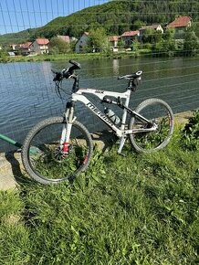Merida celoodpružený horský bicykel