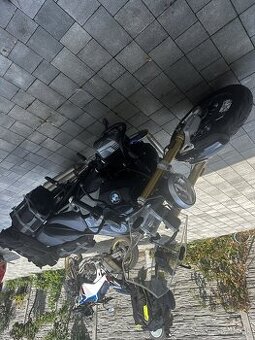 BMW R NINE T