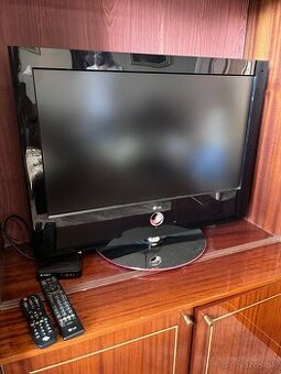 Televízor LG, uhlopriečka 81 cm