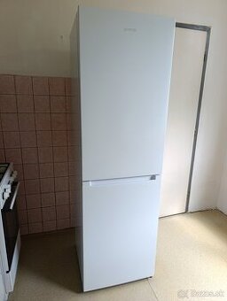 Voľne stojaca kombinovaná chladnička s mrazničkou Gorenje