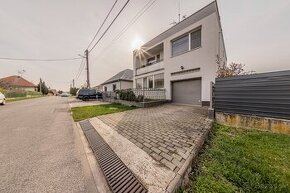 Rodinný dom s veľkým pozemkom v obci Malé Dvorníky
