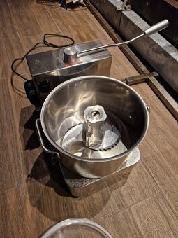 Krájač kúter na zeleninu - max 6l