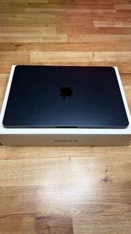 Macbook 13 palcový M3