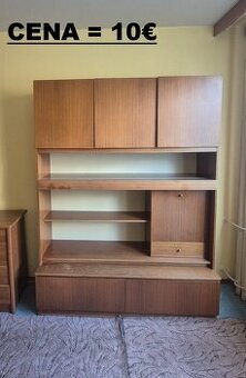 Predám nábytok – skrine a komodu (10 € za kus) + darujem pre