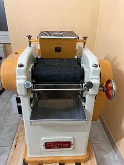 Trecí stroj melanžér