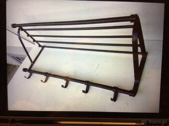 Vešiak do predciene