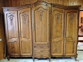 Starožitná skriňa