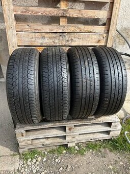 GoodYear/Dunlop 245/65/17”-111H