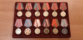 sovietske vyznamenania (odznaky).