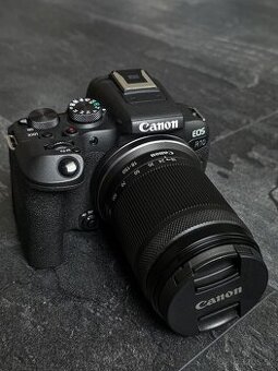 CANON EOS R10 + RF-S 18-150mm