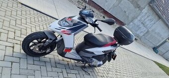 Predám Aprília SR 125 Motard 4T