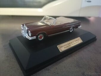 1:43 Mercedes Benz