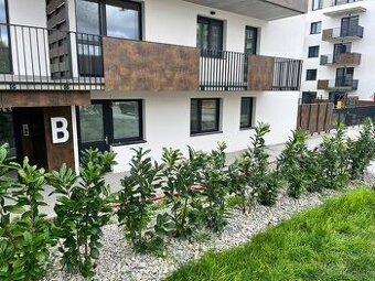 Kancelarsky-obchod. priestor s predzahradkou a VIP parkingom