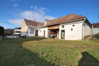 ZNÍŽENÁ CENA: Rodinný dom s veľkým pozemkom v obci Staré