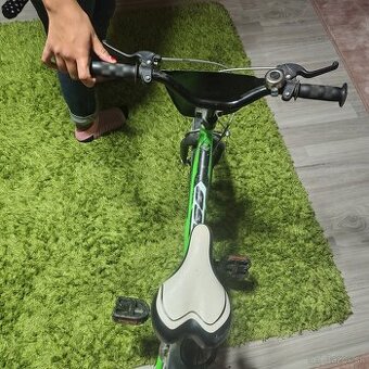 Dobry den mam na predaj horsky bicigel pre 6 rocneho chlapce